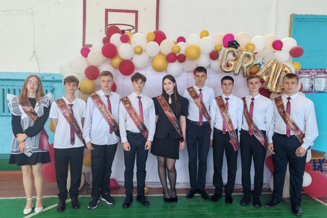«11-сынып түлектеріне жалпы орта білім туралы аттестаттарды салтанатты түрде табыстау».